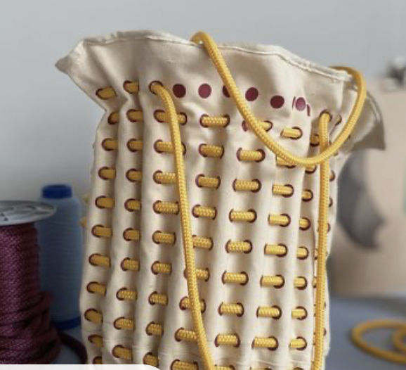 Dây dù tròn 6mm màu vàng đan ghế chống nắng