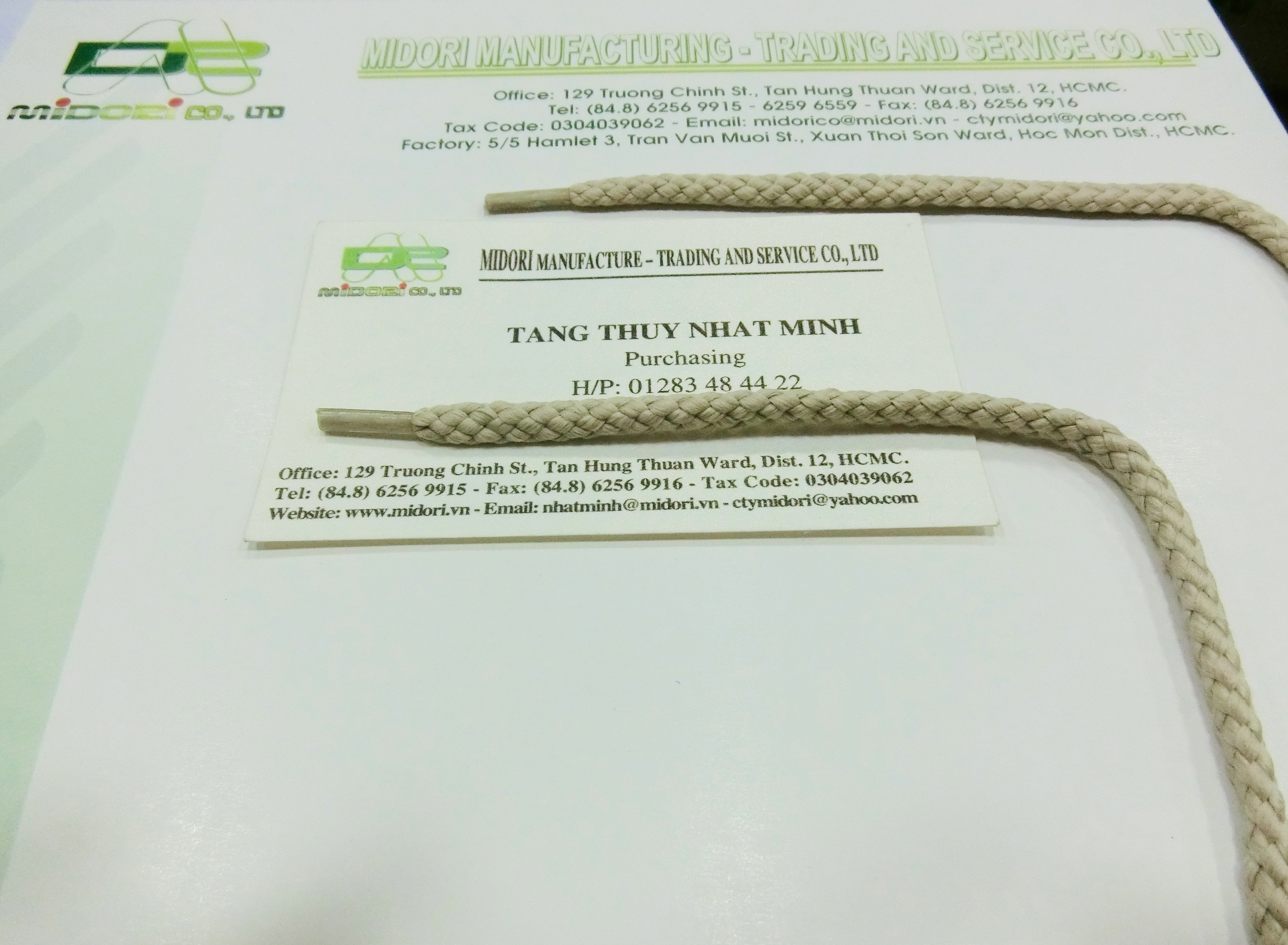 Dây giày đóng đầu giá 500đ