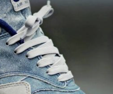 Dây giày màu trắng, dây qoai giày