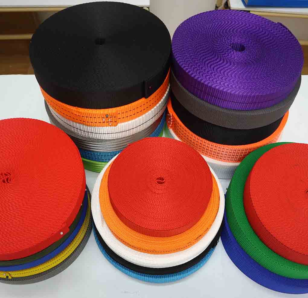 BẠN ĐÃ BIẾT CHẤT LIỆU POLYESTER LÀ GÌ CHƯA?